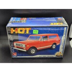 AMT Ertl Hot Trucks International Scout 38585-1HD 1/25 Scale New Sealed